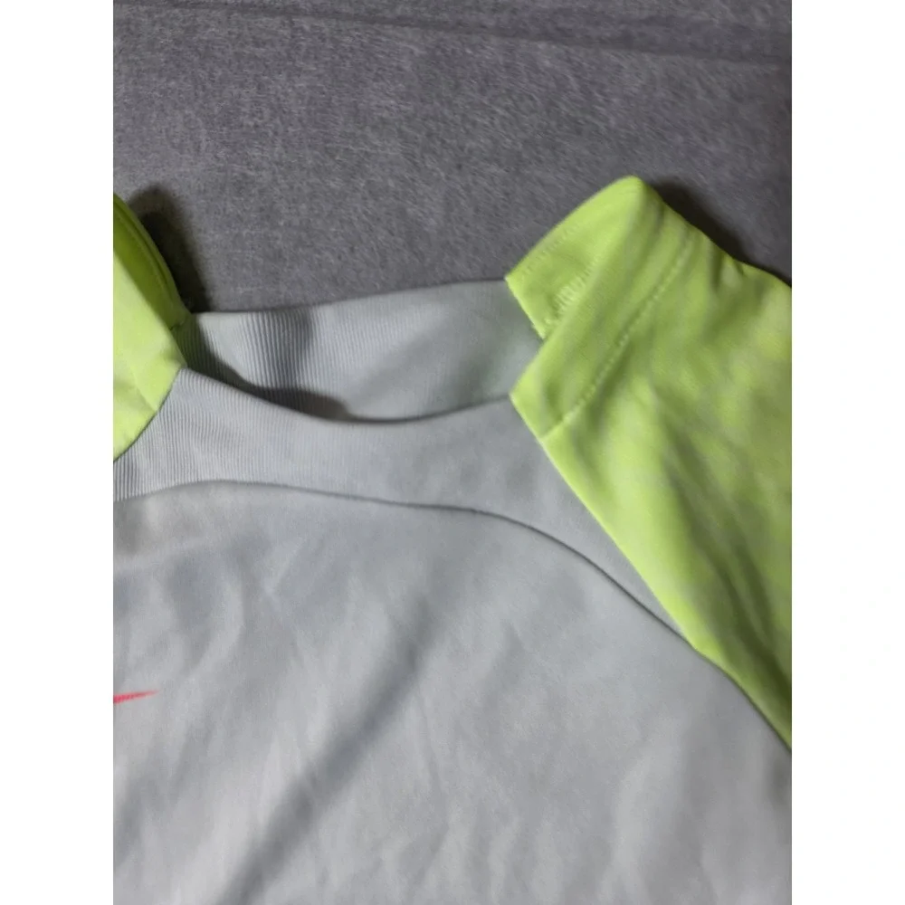 Nike Dri-FIT Strike Women Soccer Top Platinum DX0517-043 Size Small NWT NEW
